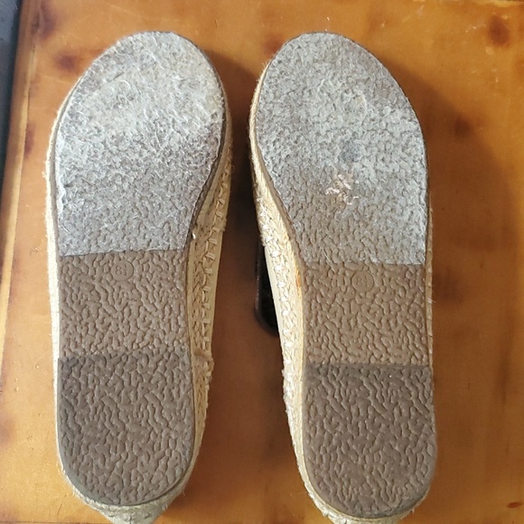 Khaki slip on shoes size 8.5 - Picture 3 of 3